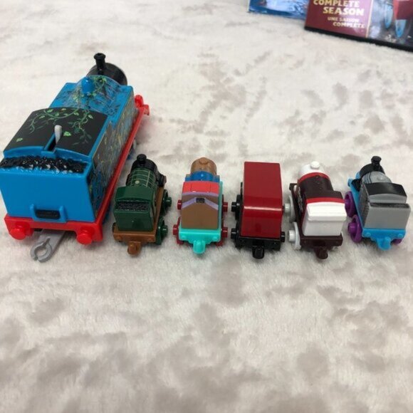 Thomas & Friends Adventure Pack DVD Season, Stickers & Trains - Picture 3 of 13